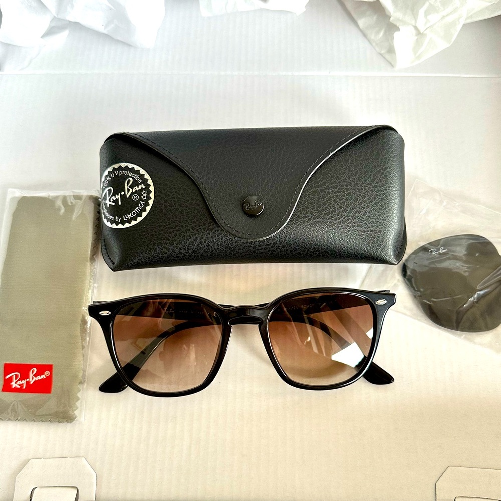 Ray-Ban RB4258-F Custom Brown Lenses. Comes with Black Lenses and Case *NEW